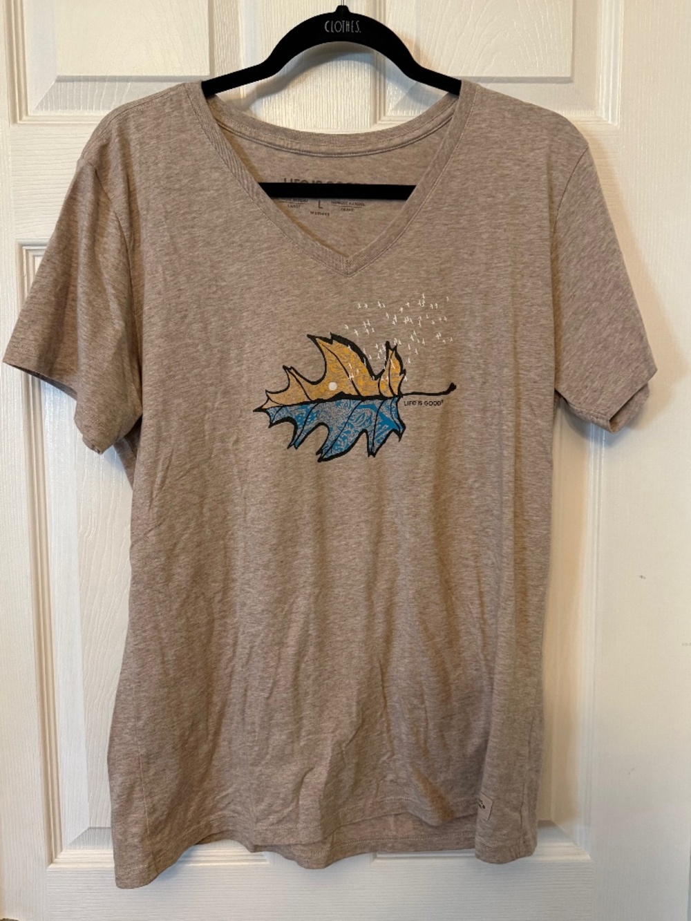 Life Is Good Crusher Tee Graphic V-Neck Tan Size L